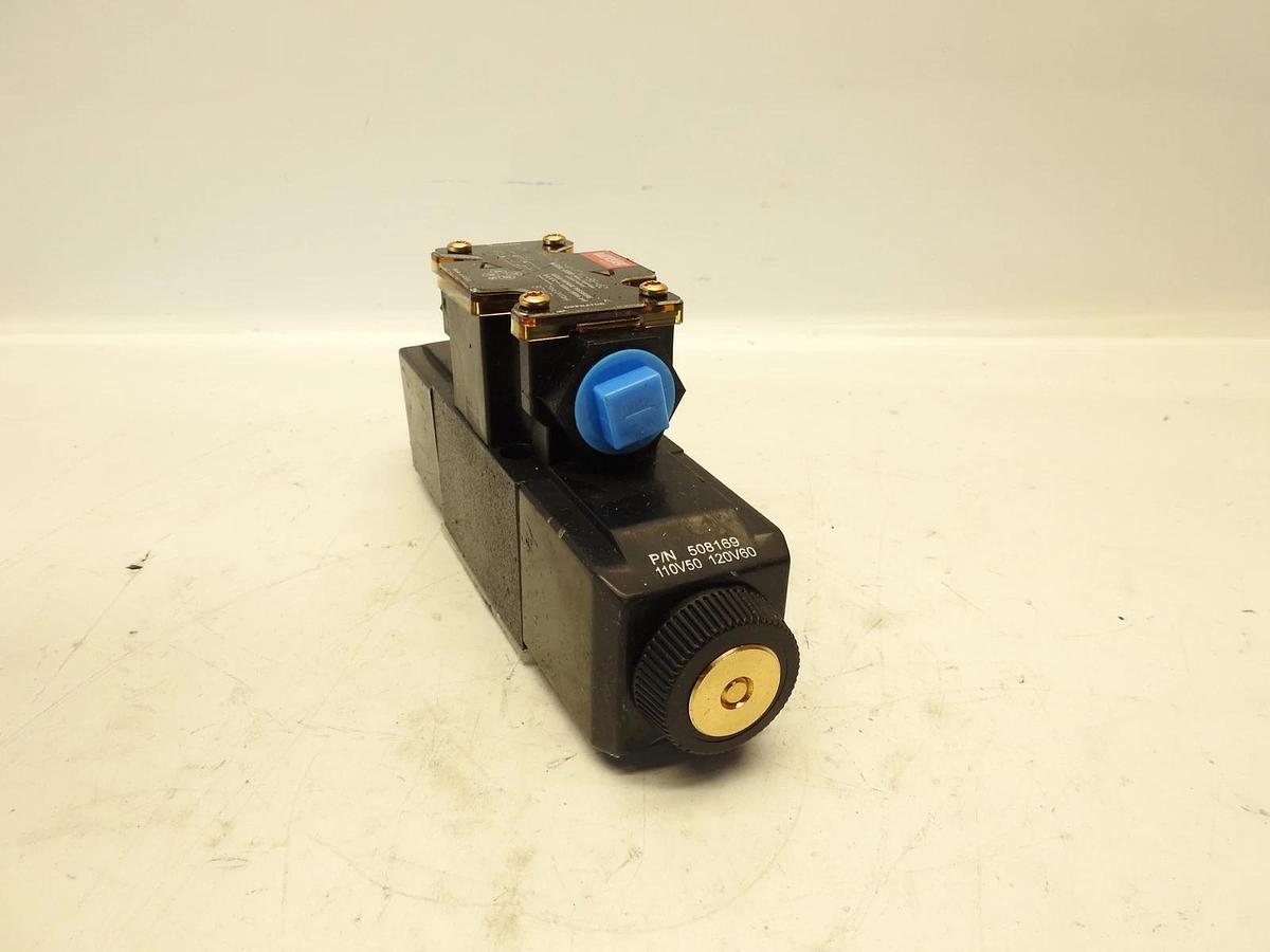 Vickers DG4V-3-2C-M-FTWL-B6-60 Directional Control Valve Eaton 871471 Solenoid