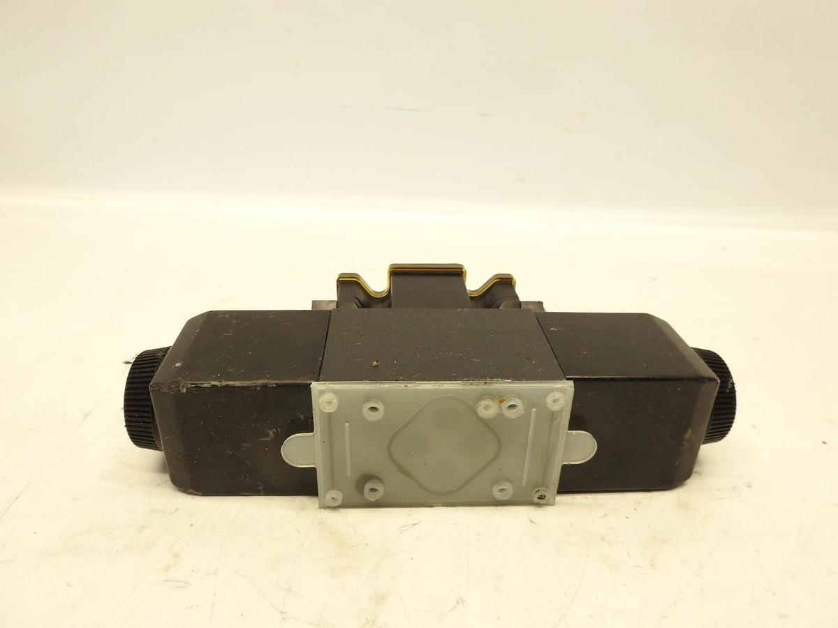 Vickers DG4V-3-2C-M-FTWL-B6-60 Directional Control Valve Eaton 871471 Solenoid