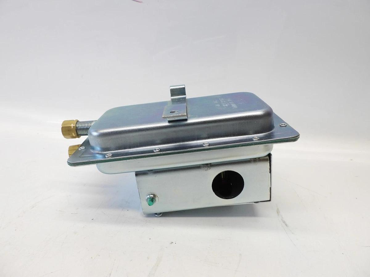 Siemens 141-0575 Air Sensing Switch 8151