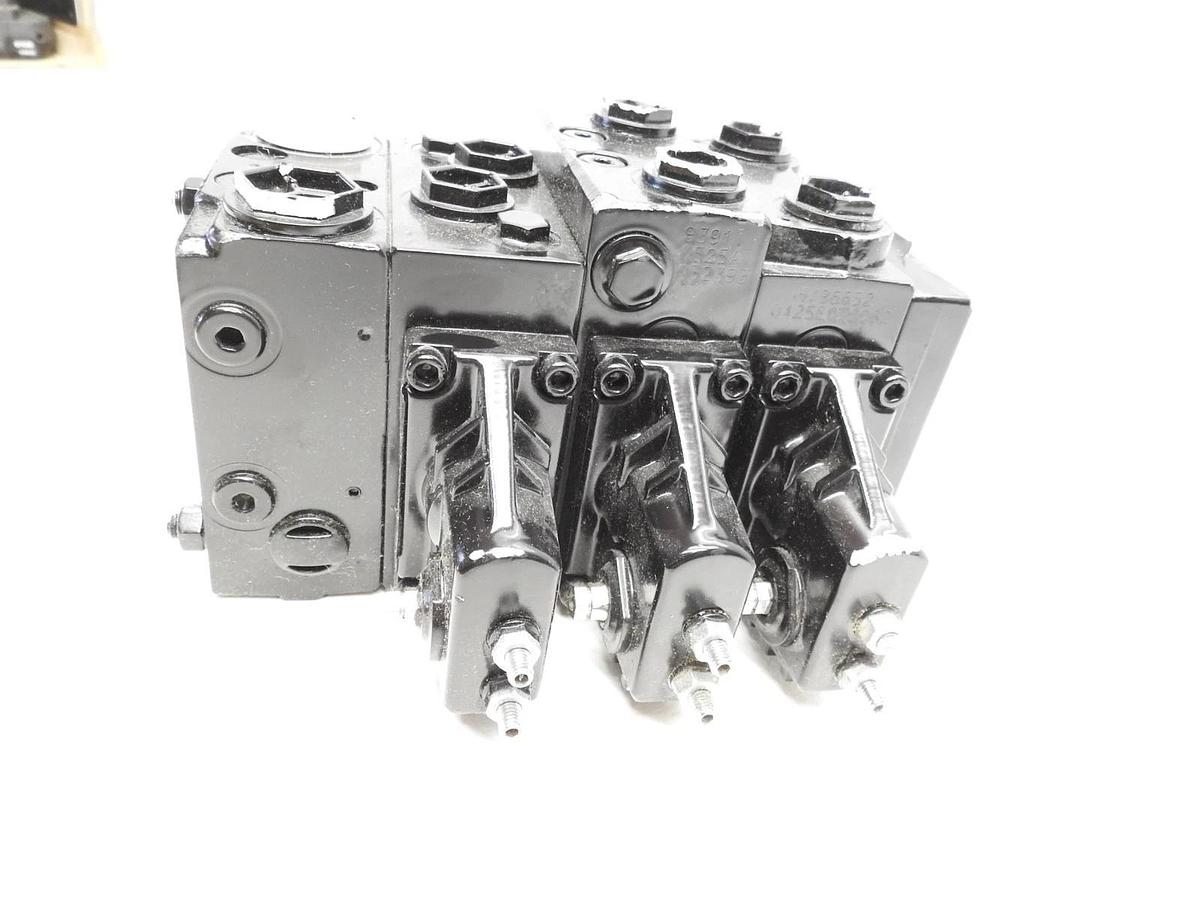 New Genuine Oem Wastebuilt Mcneilus 1485946 Hydraulic Valve, 3 Section