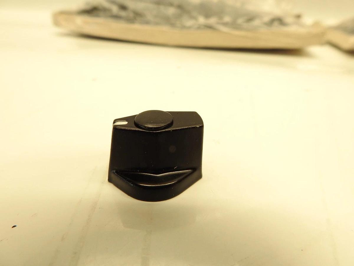 Lot Of 100 Mentor 4499.9902 Gas Control Knobs