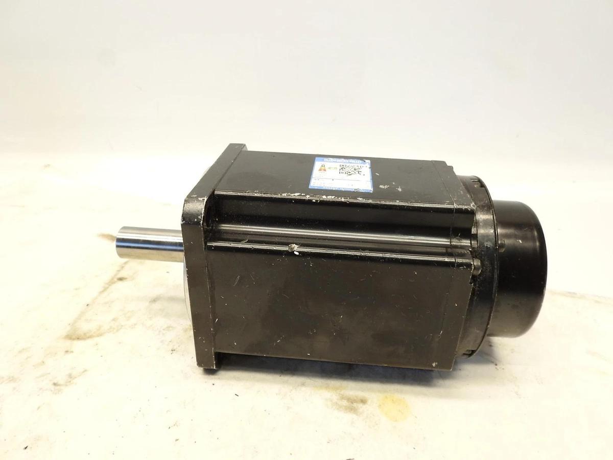 OMRON R88M-1L1K030C-S2 1S AC Servo Motor 1 kW, 400 VAC, 3000 RPM, 3.18 Nm