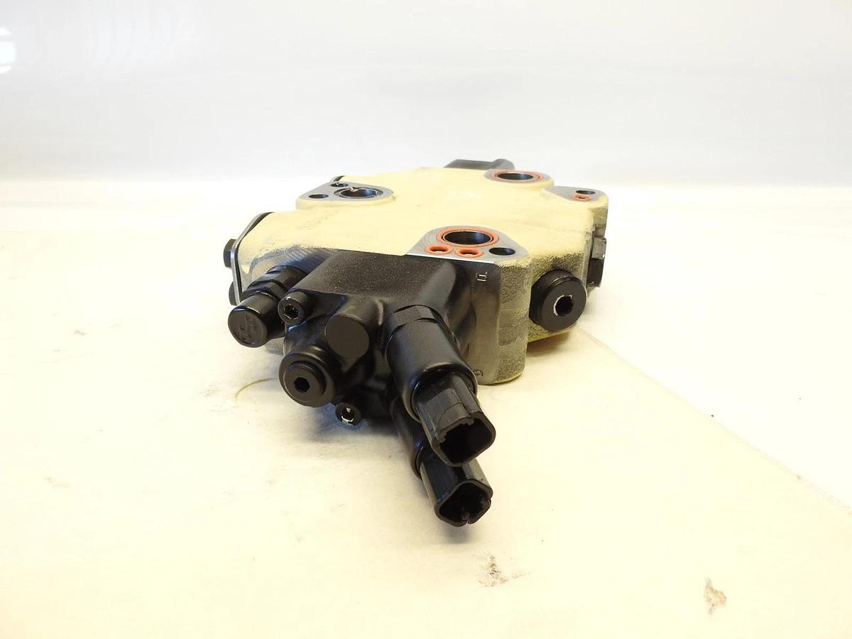 AS IS OEM Rexroth R901455221 2504301504 Control Valve Section
