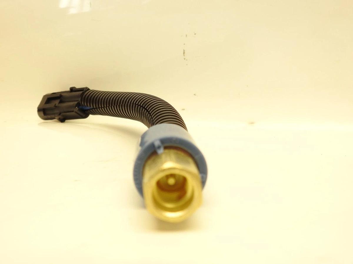 Genuine OEM CNH New Holland Pressure Switch for 1021G2 1121G2 1650M 2050M