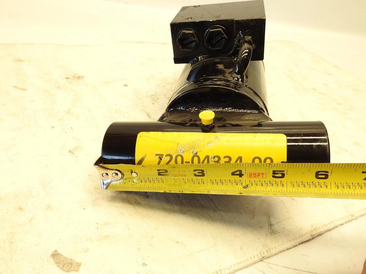 New Hydraulic Cylinder 2163532  B12324A  412-00153-00E  720-04334-00
