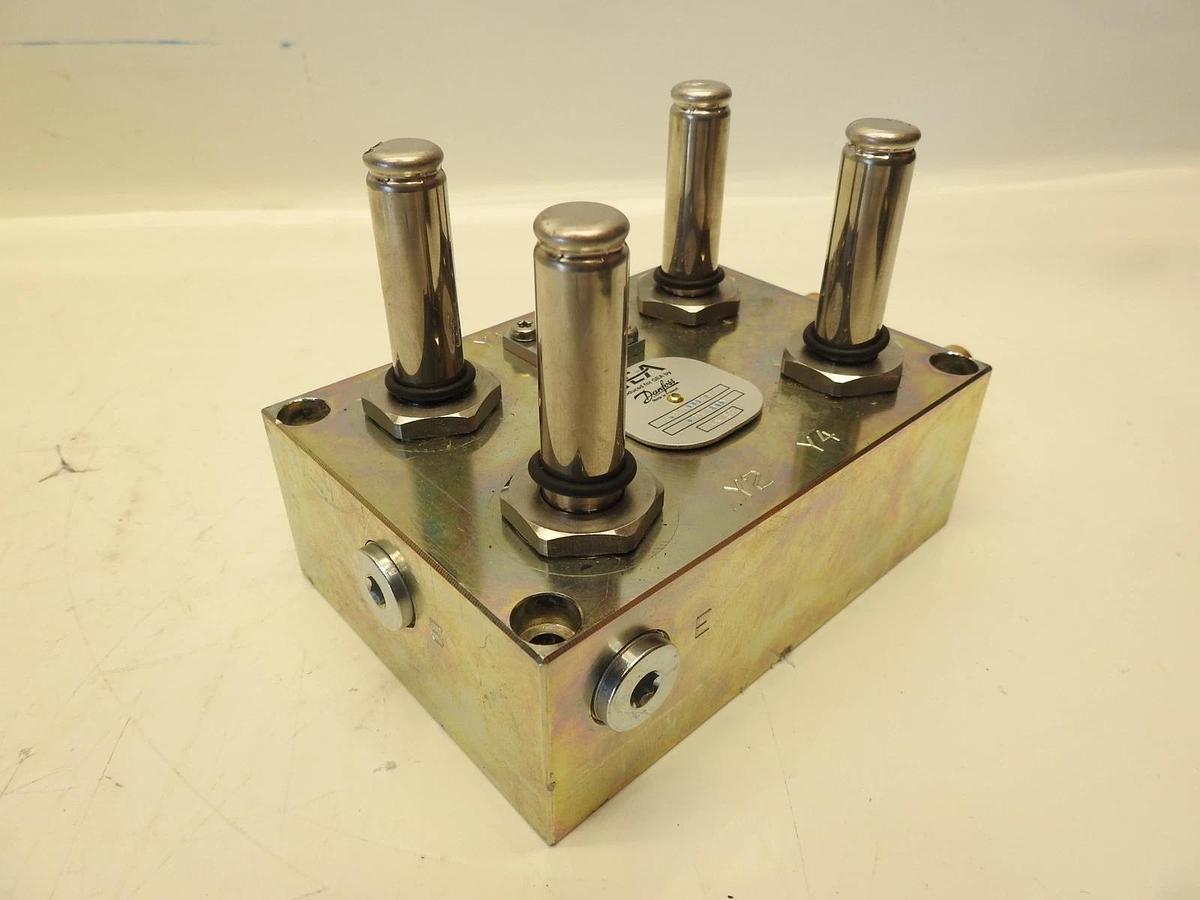 New Oem Danfoss GEA 4 Way Valve Block 390-004260-302 032F5800 032F5800