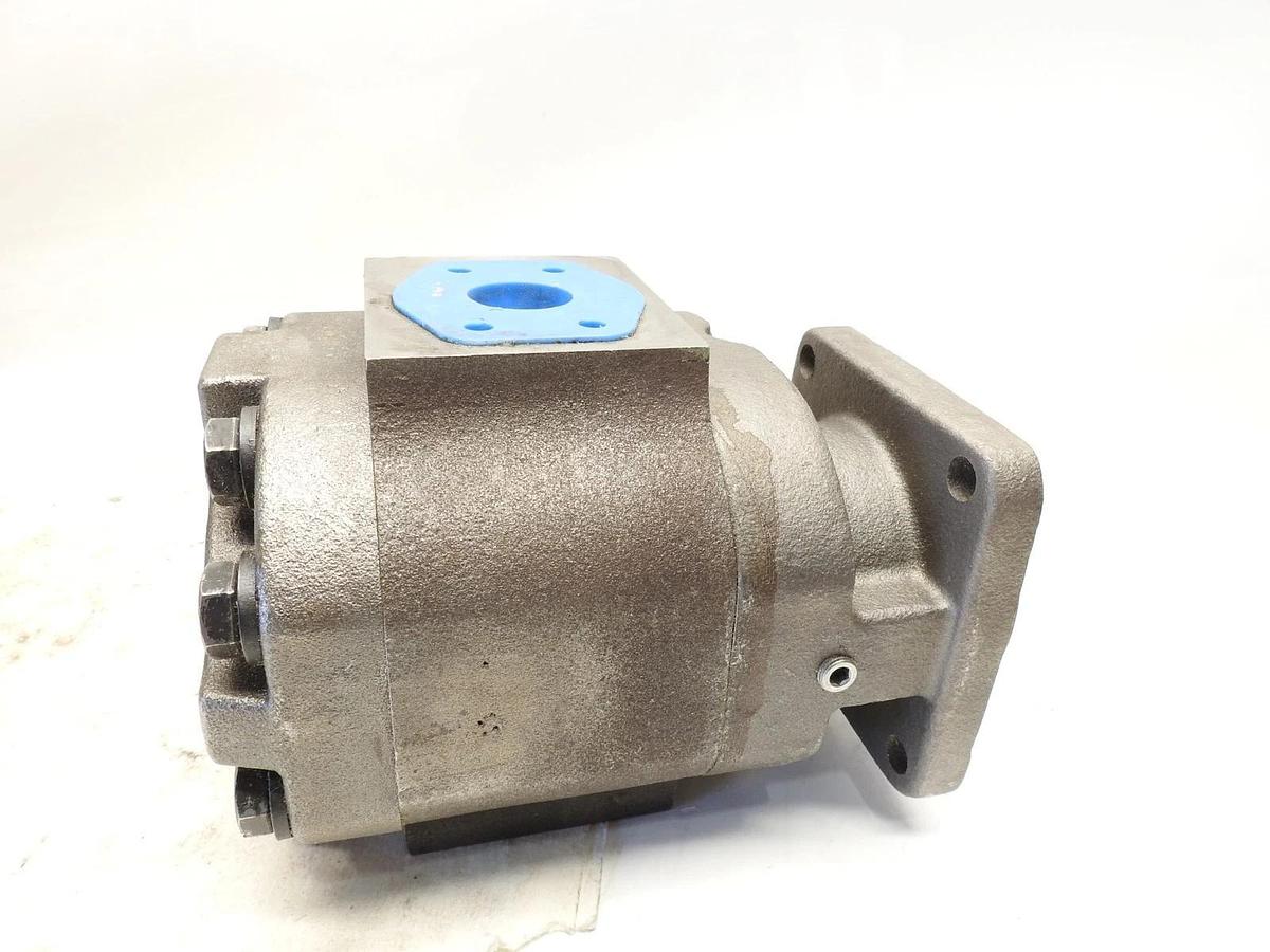 New Hydraulic Motor Keyed Spline 4 bolt Hole