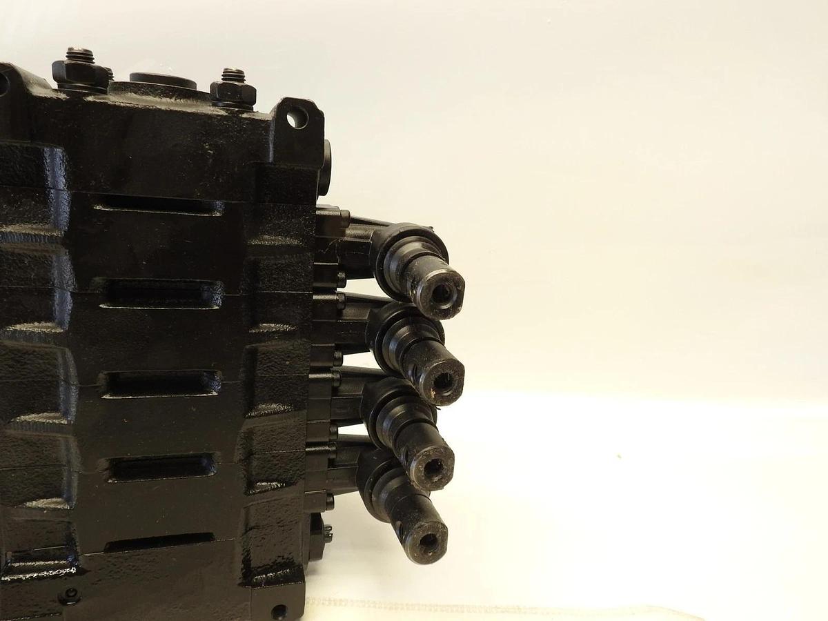 New Genuine HMF 55266 Hydraulic Valve Block  002765417