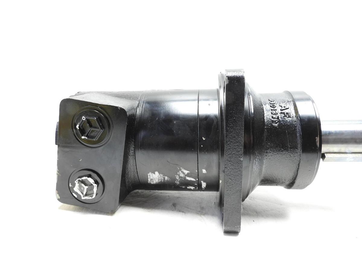 New Danfoss Hydraulic Motor SNY213002202 2.25" Keyed Shaft 4-Bolt Flange 1120325