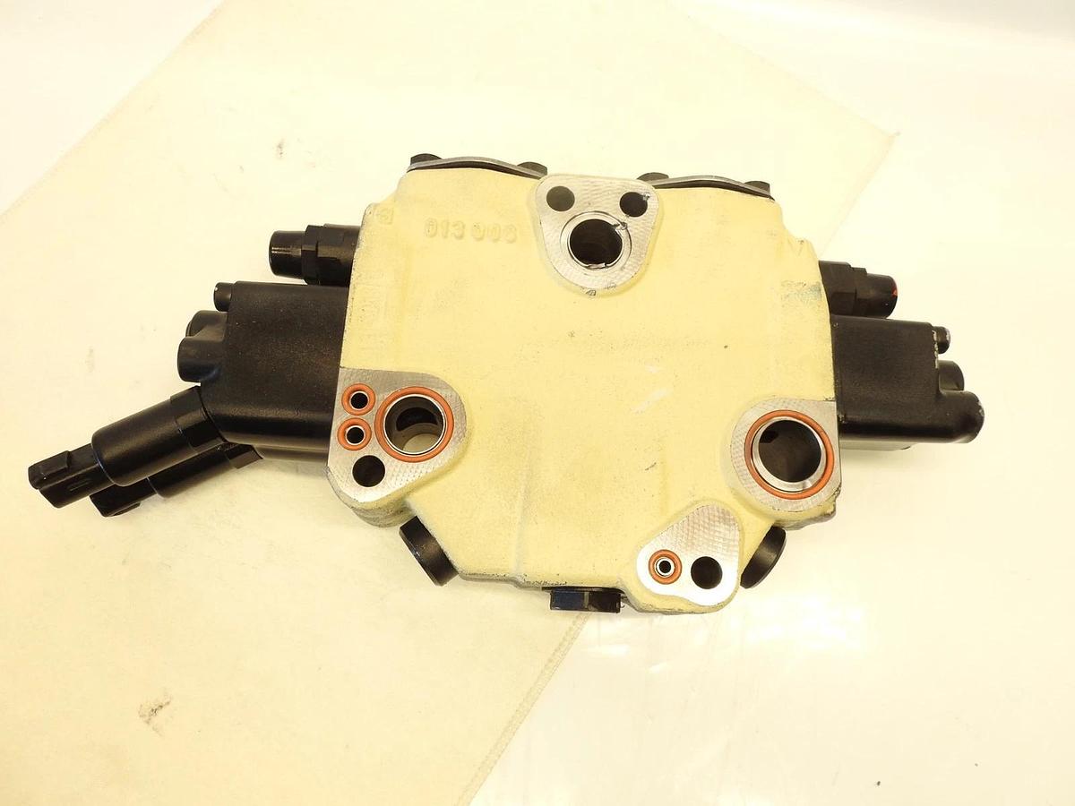 AS IS OEM Rexroth R901455221 2504301504 Control Valve Section