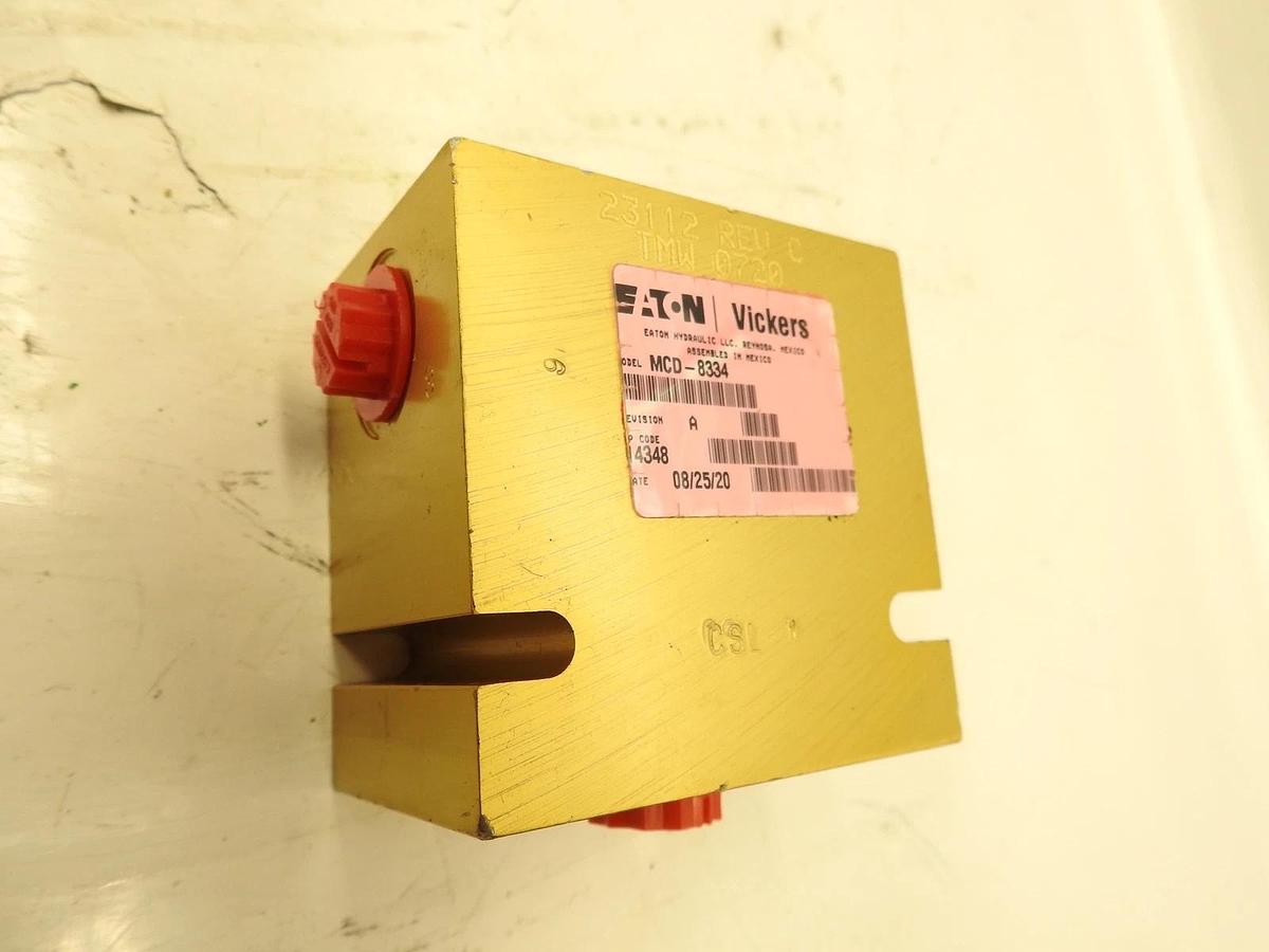 EATON VICKERS MCD-8334 HYDRAULIC MANIFOLD & POC1-10-F-0-030 CHECK VALVE ( NEW )