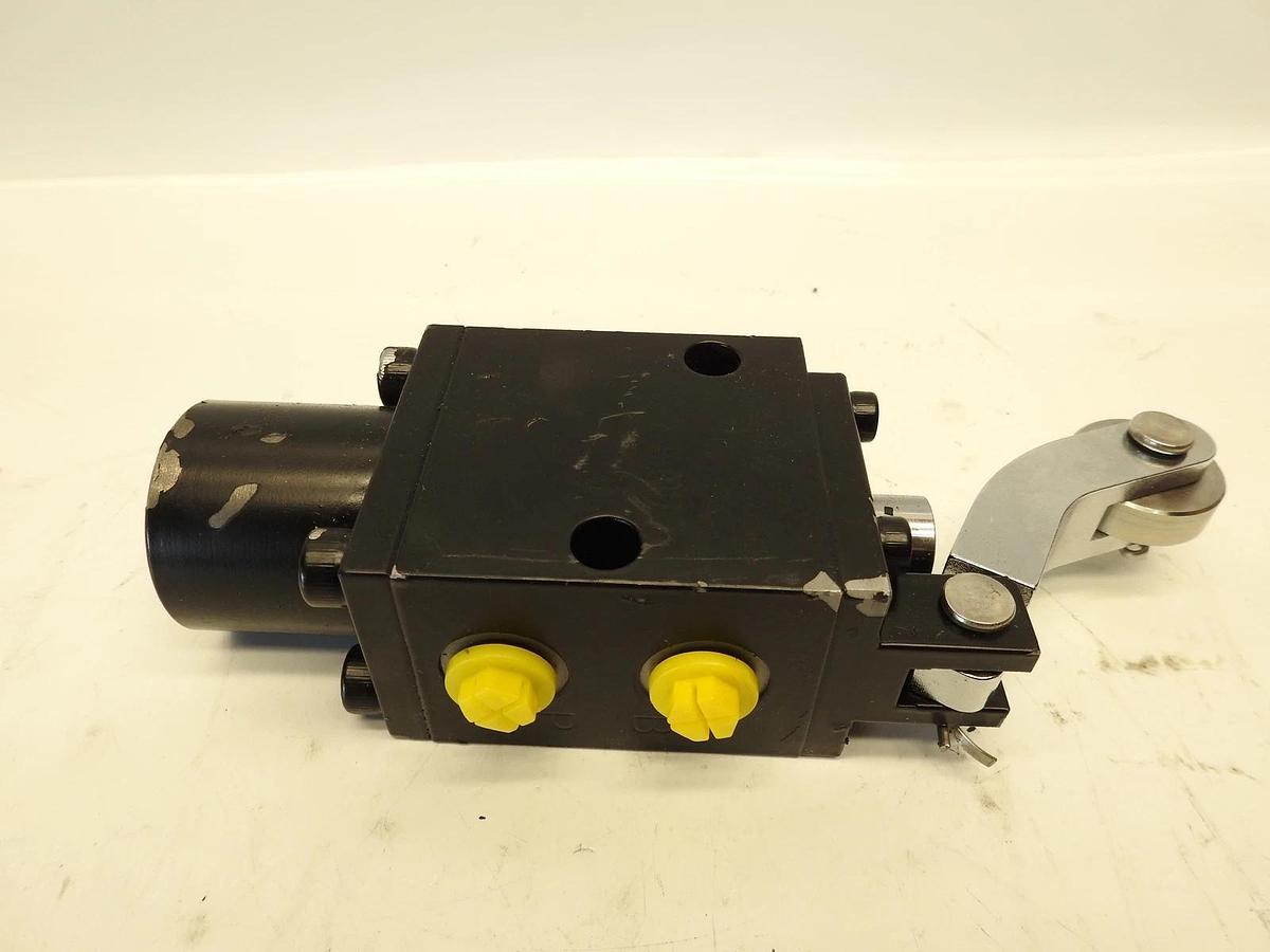 New  TTS Y03-16103-0017 114836 Hydraulic Valve