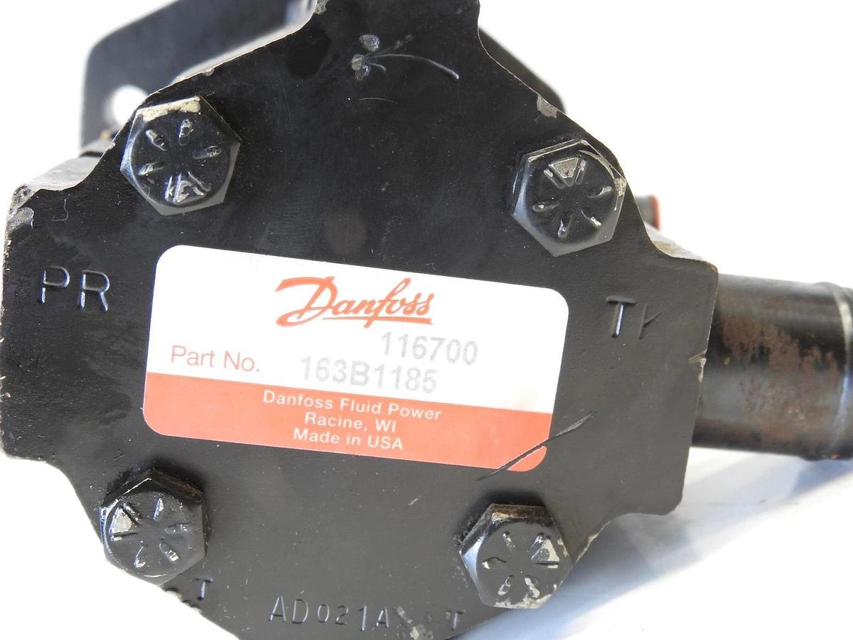 New Oem Danfoss 163B1185  116700 Jacobsen 4 Section Hydraulic Pump Splined Shaft
