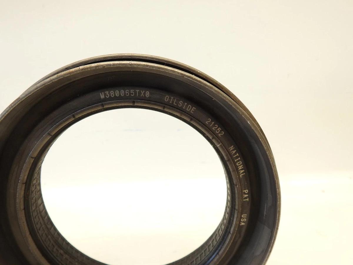 New Genuine Meritor A1205S2593 - SEAL ASSY - OIL
