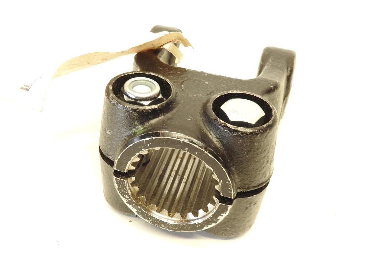 D358720 22-2275 Universal Implement Yoke Clamp Style 1-3/4" Bore 20 Spline