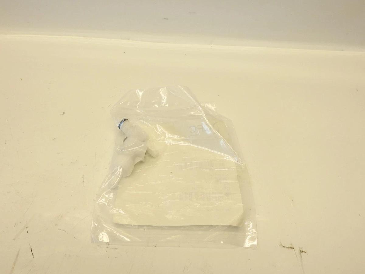 New Sealed CPC 3437500 Fitting