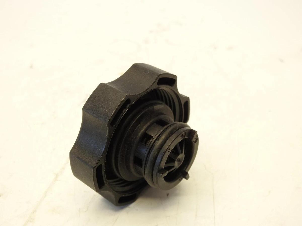 New Oem John Deere Filler Cap RE312969