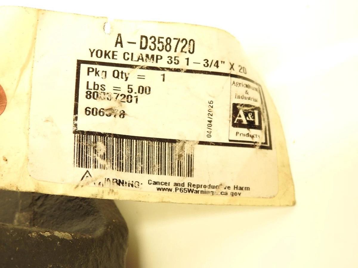 D358720 22-2275 Universal Implement Yoke Clamp Style 1-3/4" Bore 20 Spline
