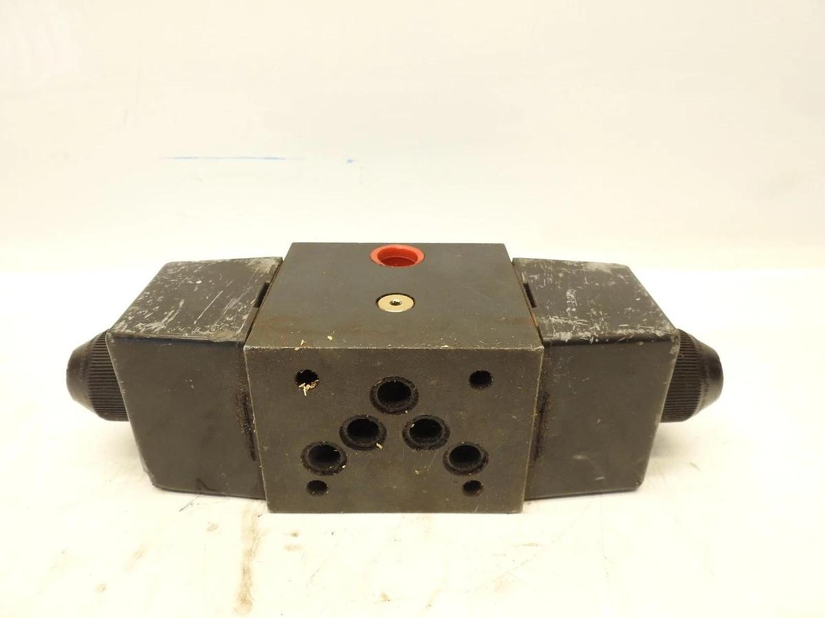 NEW OEM EATON VICKERS DG4S4-012C-B-60 SOLENOID VALVE 879135 DG4S4012CB60