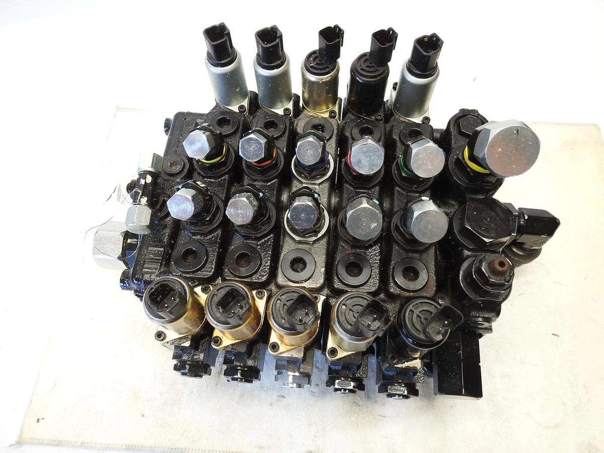 New Oem Husco 5CX76 NSCX121-C3 Control Valve Assembly