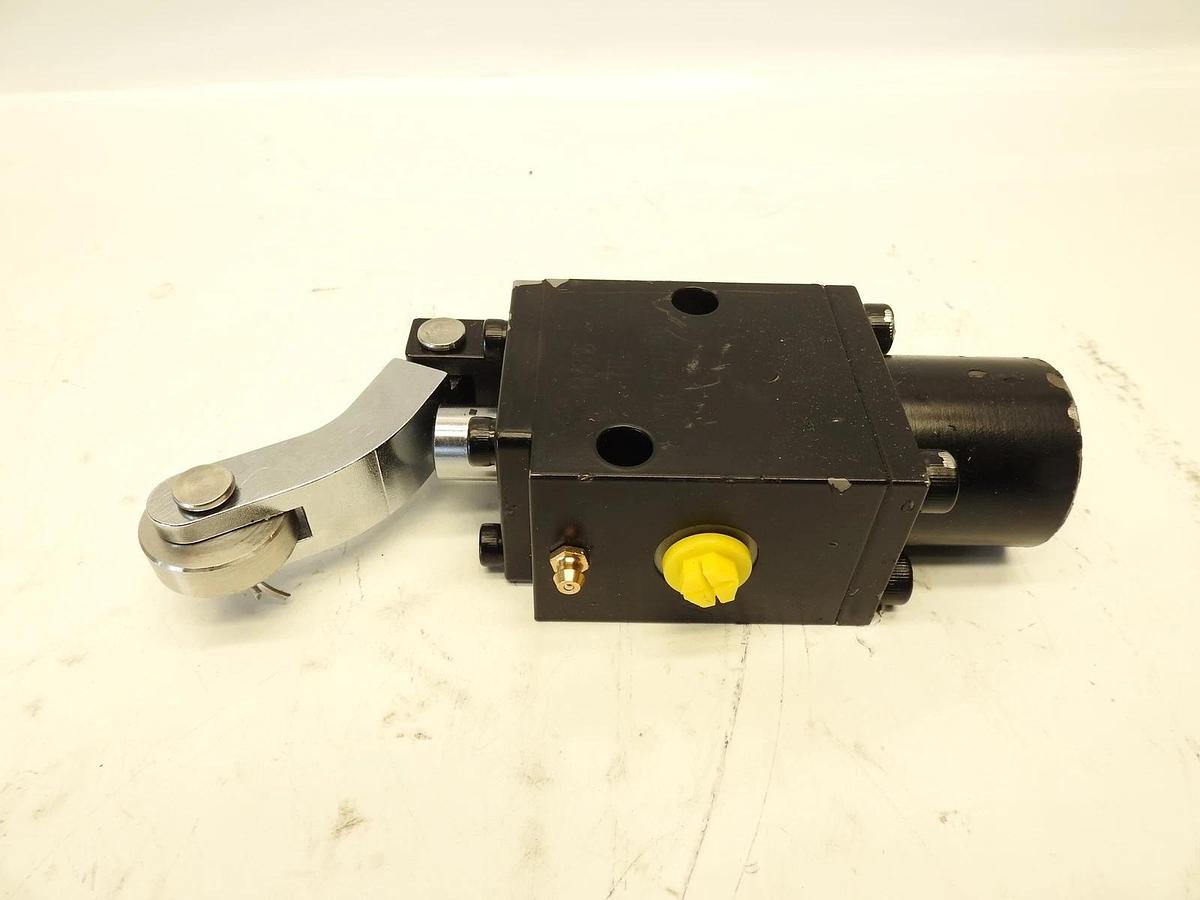 New  TTS Y03-16103-0017 114836 Hydraulic Valve