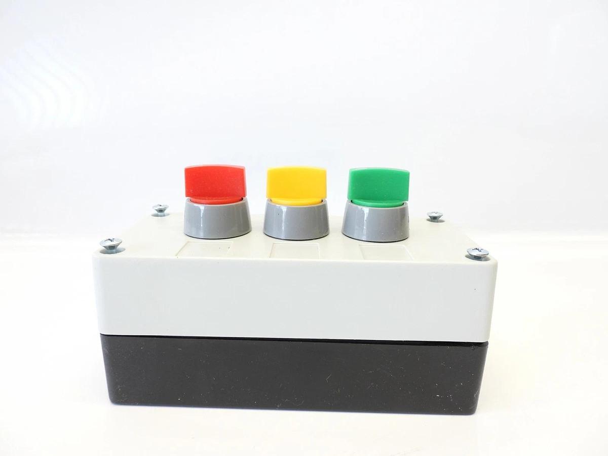 New PatLite VSST-3-3-RYG 3 Position Control Box