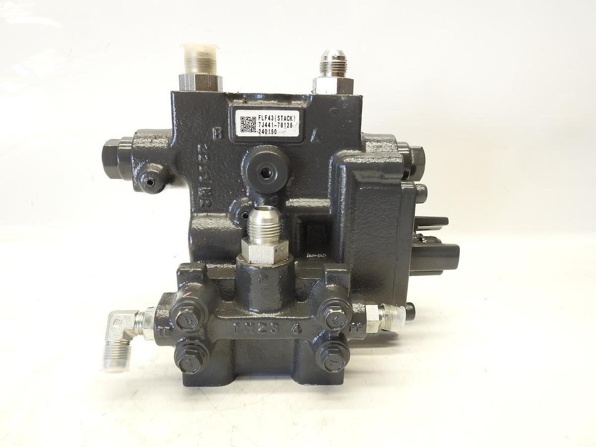 New Genuine OEM Kubota Loader Hydraulic Valve 7J441-78128 FlF43 Stack