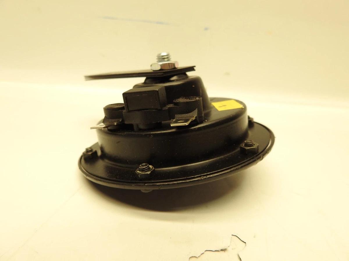 New Oem John Deere AXE60991 Horn, 12 Volt