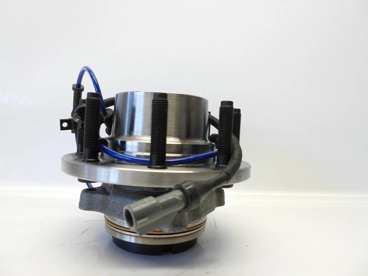 New 4WD MOOG Front Wheel Hub & Bearing For Ford 2003-2004 F-250/F-350 Super Duty
