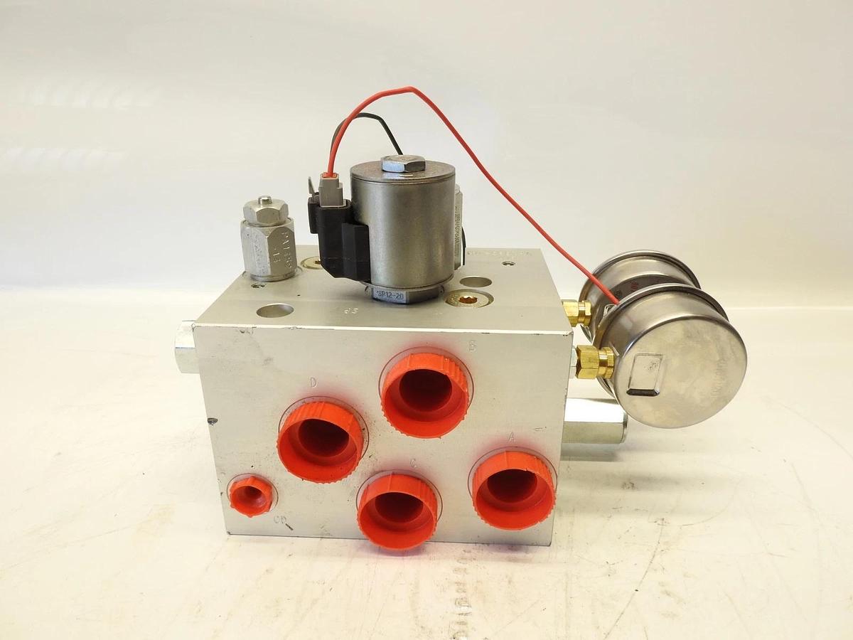 New HydraForce VA1836-101 Valve Block