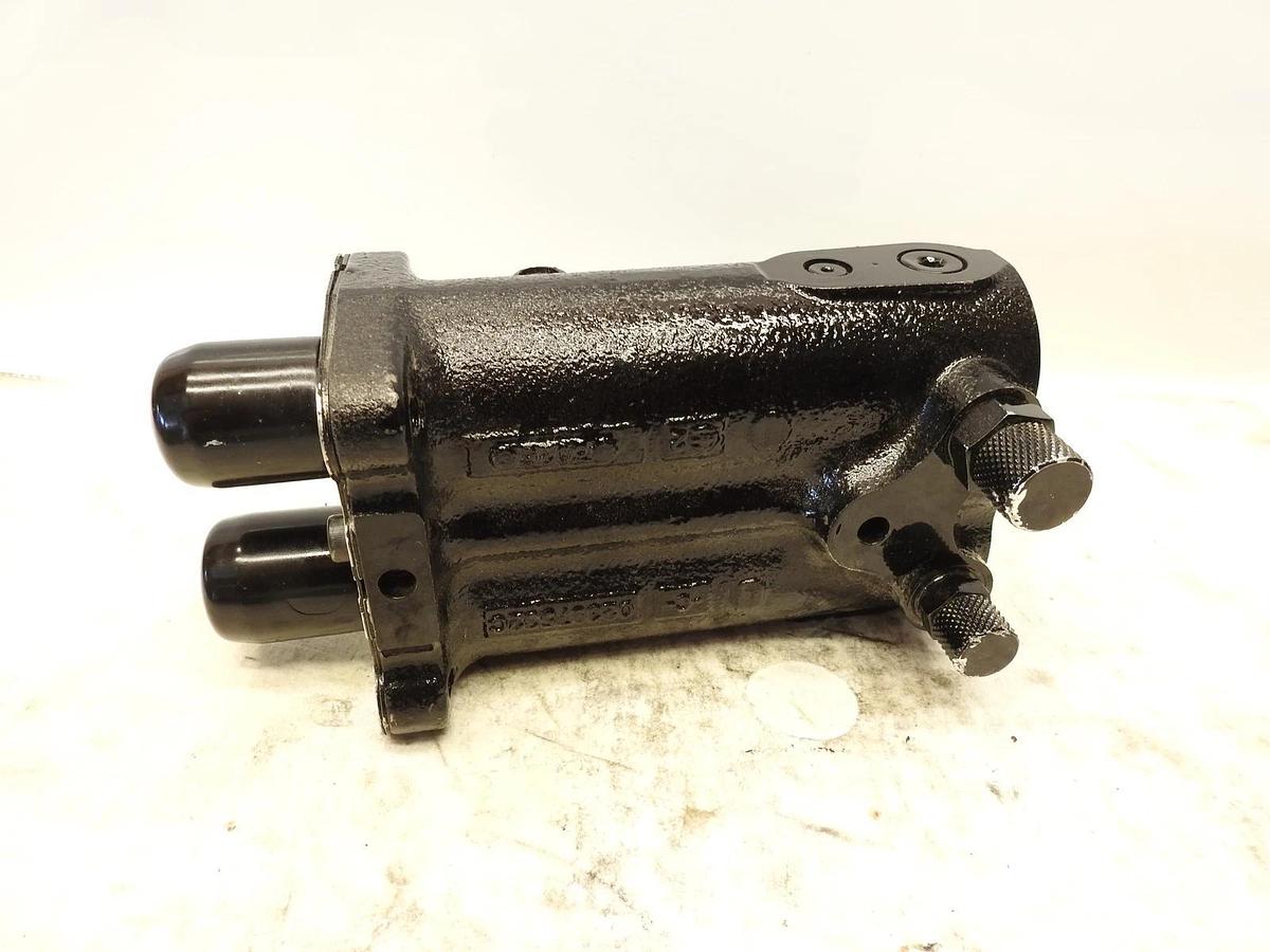 New Oem John Deere RE589625: Control Valve