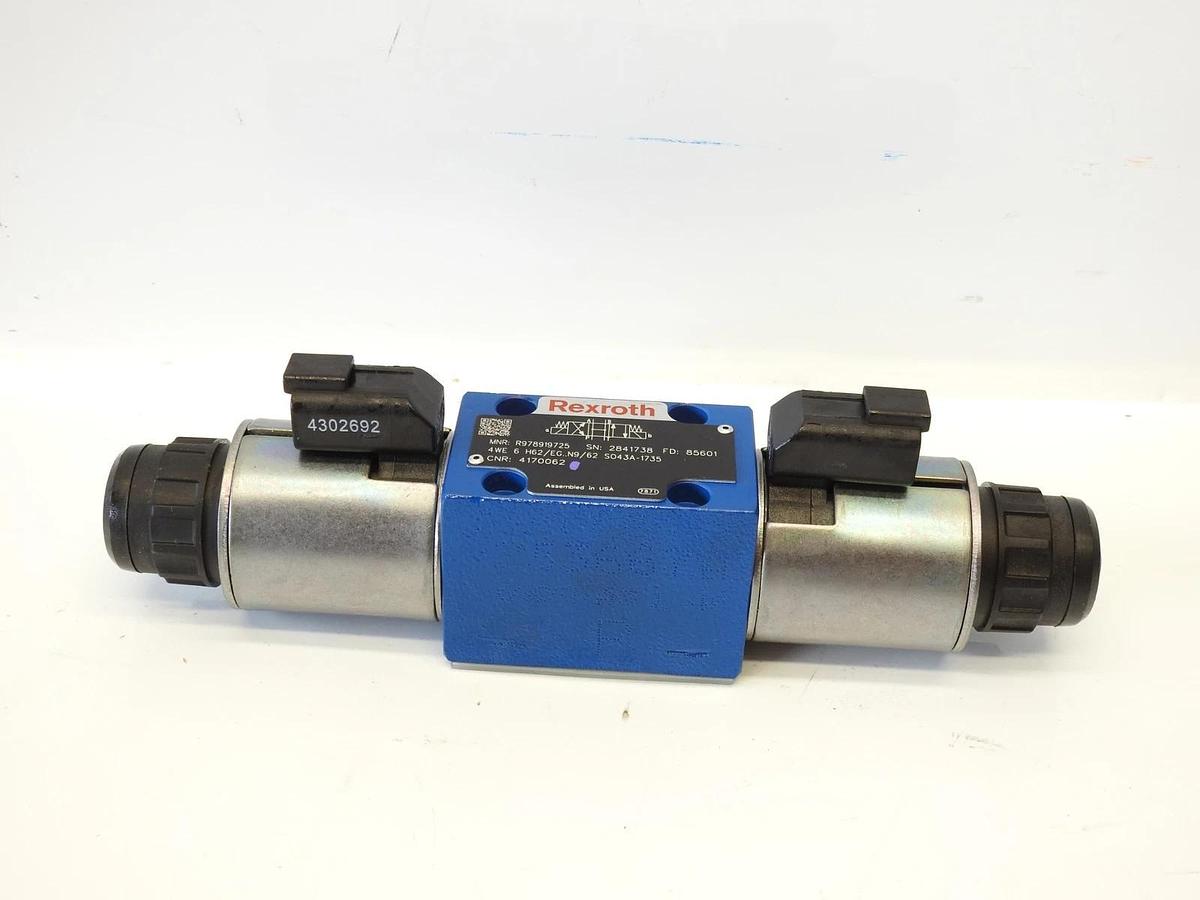 NEW OEM GENIE 41769GT (41769) Directional Valve, Rexroth R978919725