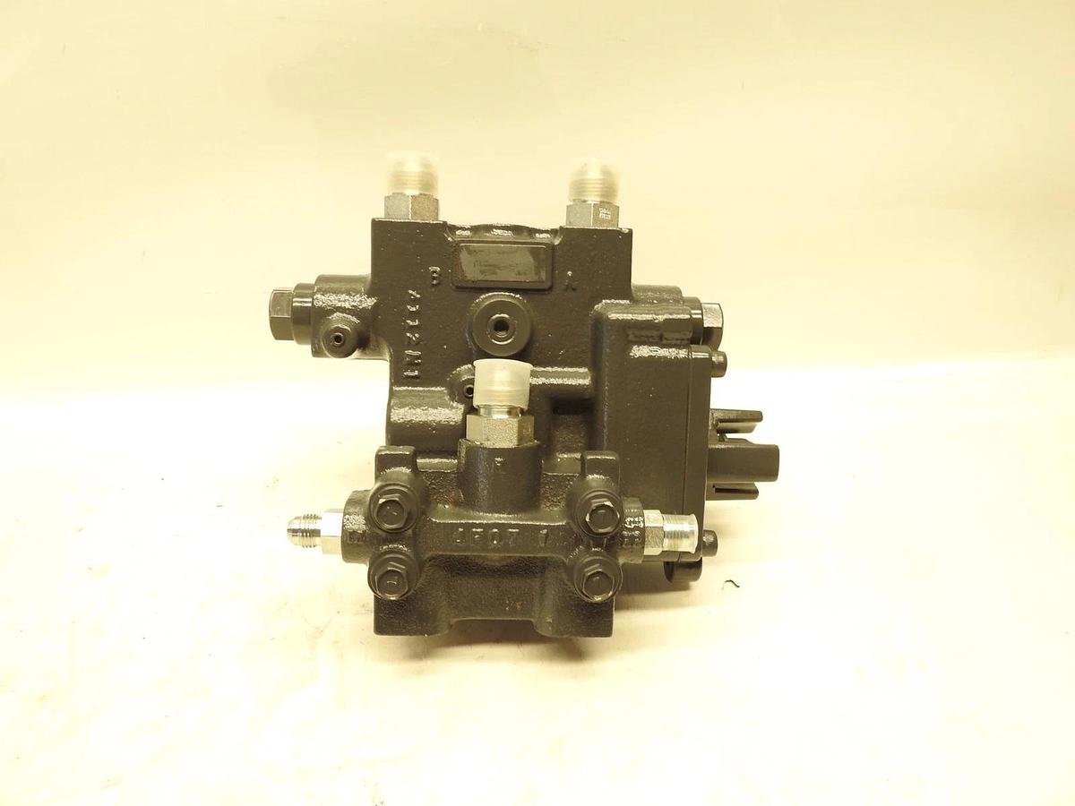 Kubota 7J441-78128 3rd Function Valve for LA1854 M6906 With 7J445-94002 Adapter