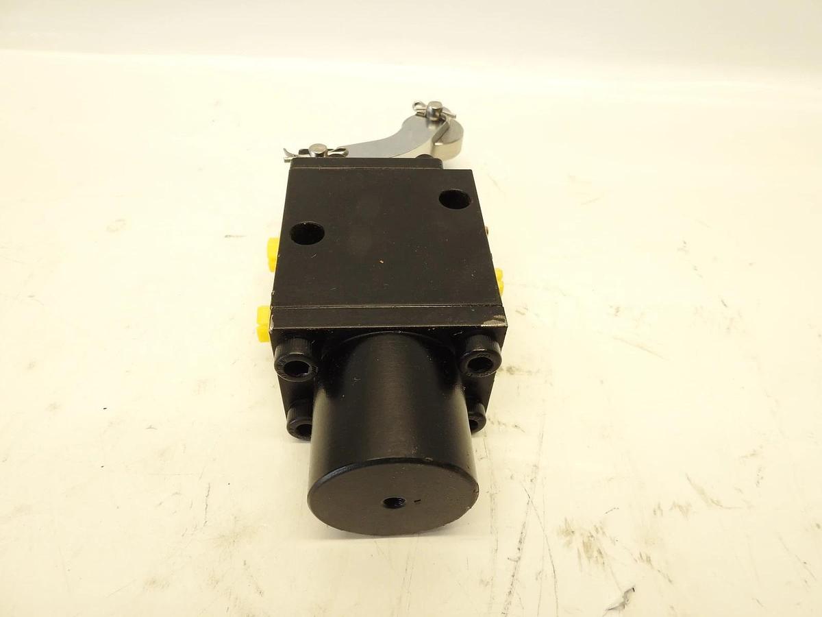 New  TTS Y03-16103-0017 114836 Hydraulic Valve