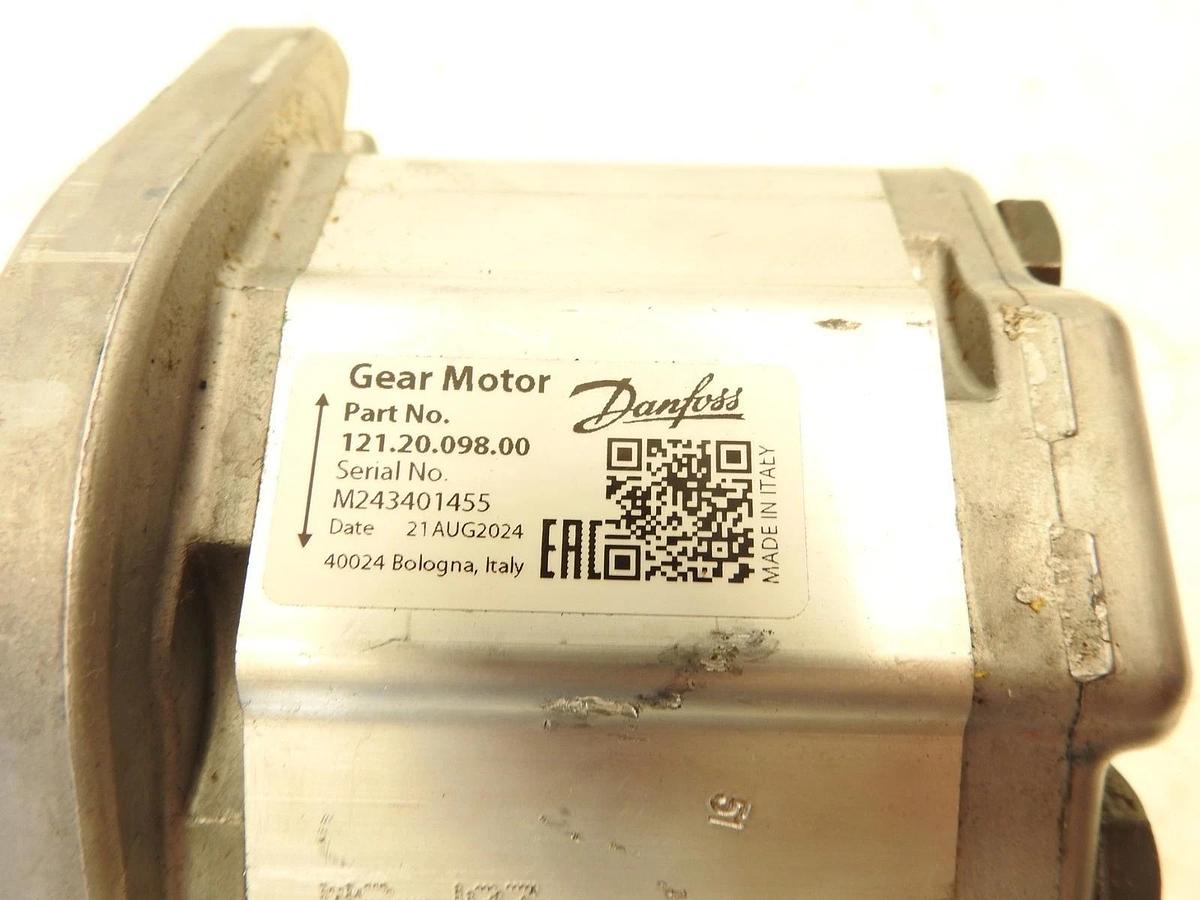 New Oem Danfoss 121.20.098.00  Hydraulic Gear Motor GR2 Bidirect Fixed Displ SNM