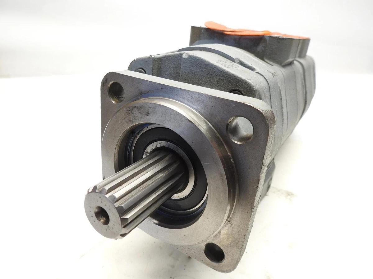 NEW OEM PARKER 323-9130-046 COMMERCIAL INTERTECH HYDRAULIC TRIPLE GEAR PUMP