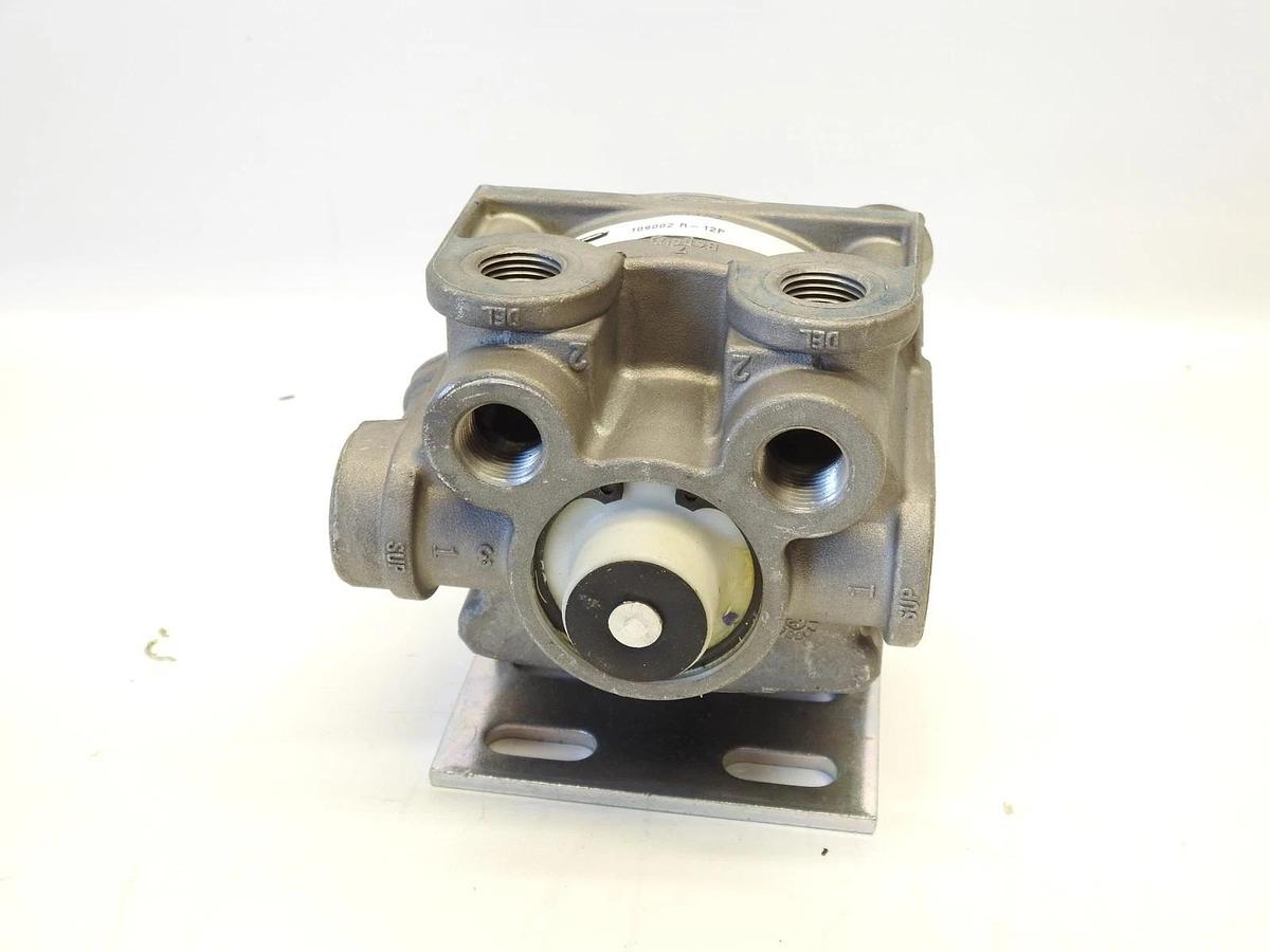 New Oem Bendix 109002 R-12P Pilot Relay Valve with 296010 Bracket | 909828