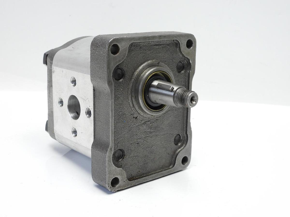 Hydraulic Steering Pump 8273385 5129481 For Fiat Tractor 55-56 60-66 446 450 540