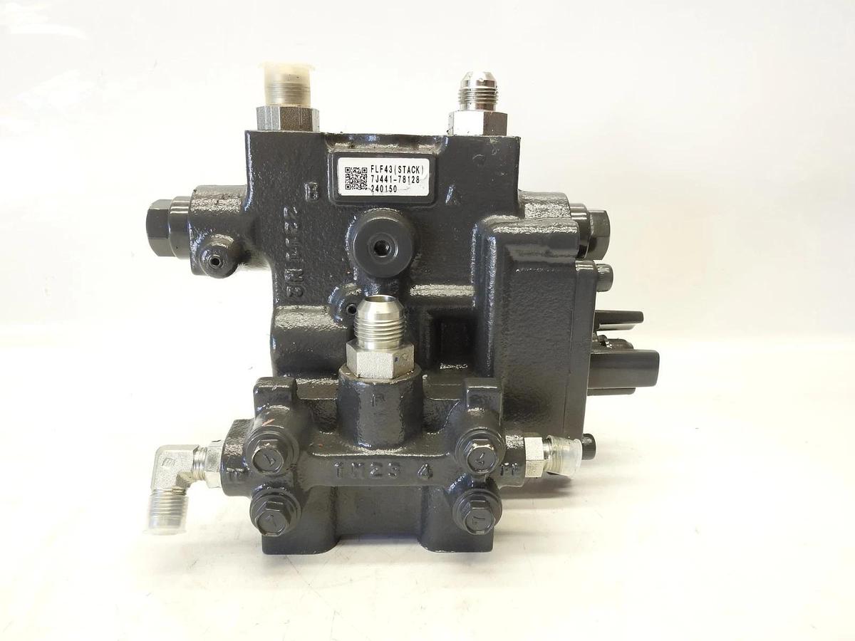 New Genuine OEM Kubota Loader Hydraulic Valve 7J441-78128 FlF43 Stack
