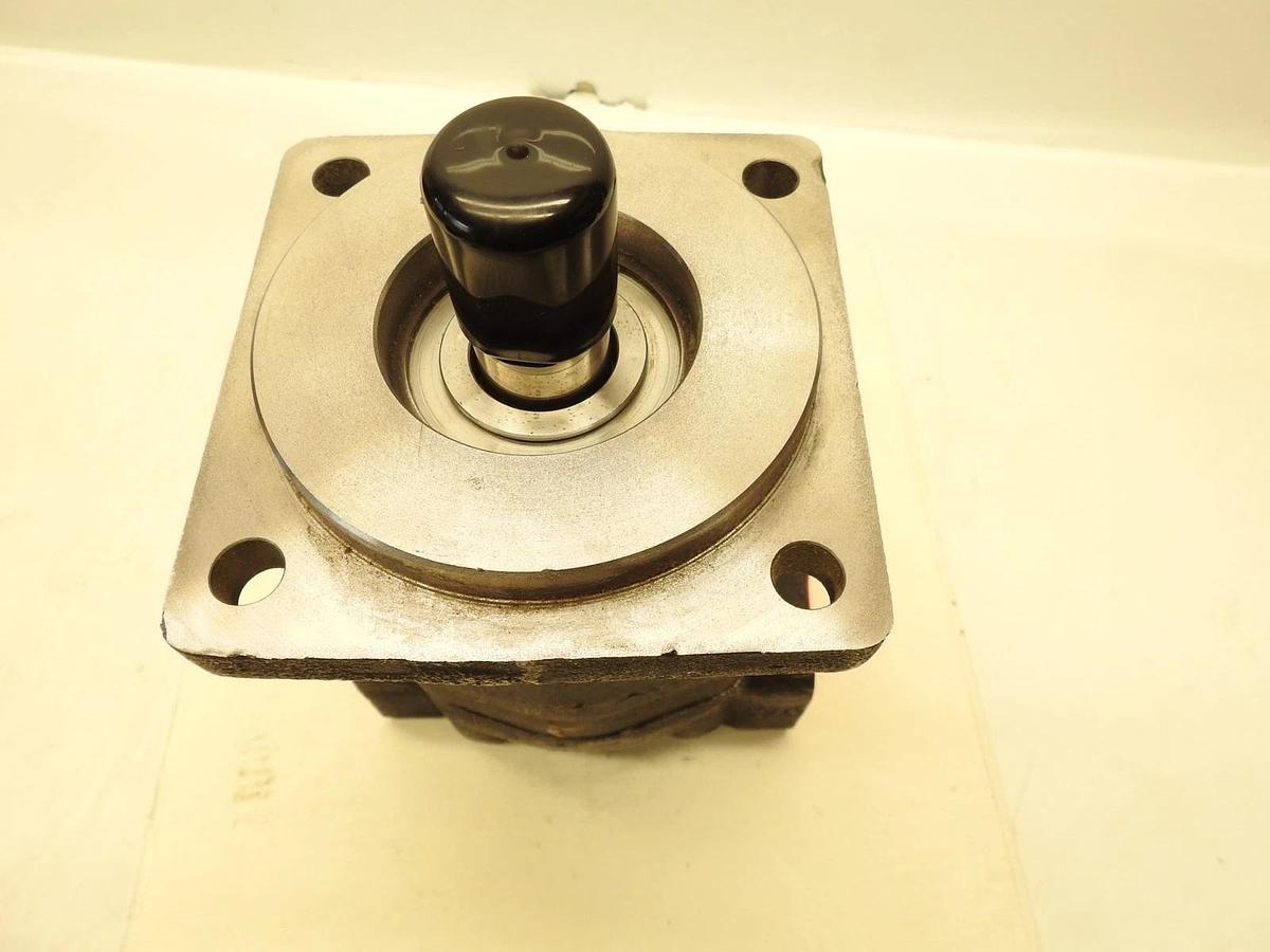 New SWIN-PUMP-CW  JR-38743 Hydraulic Pump 4 Bolt Hole Keyed Shaft