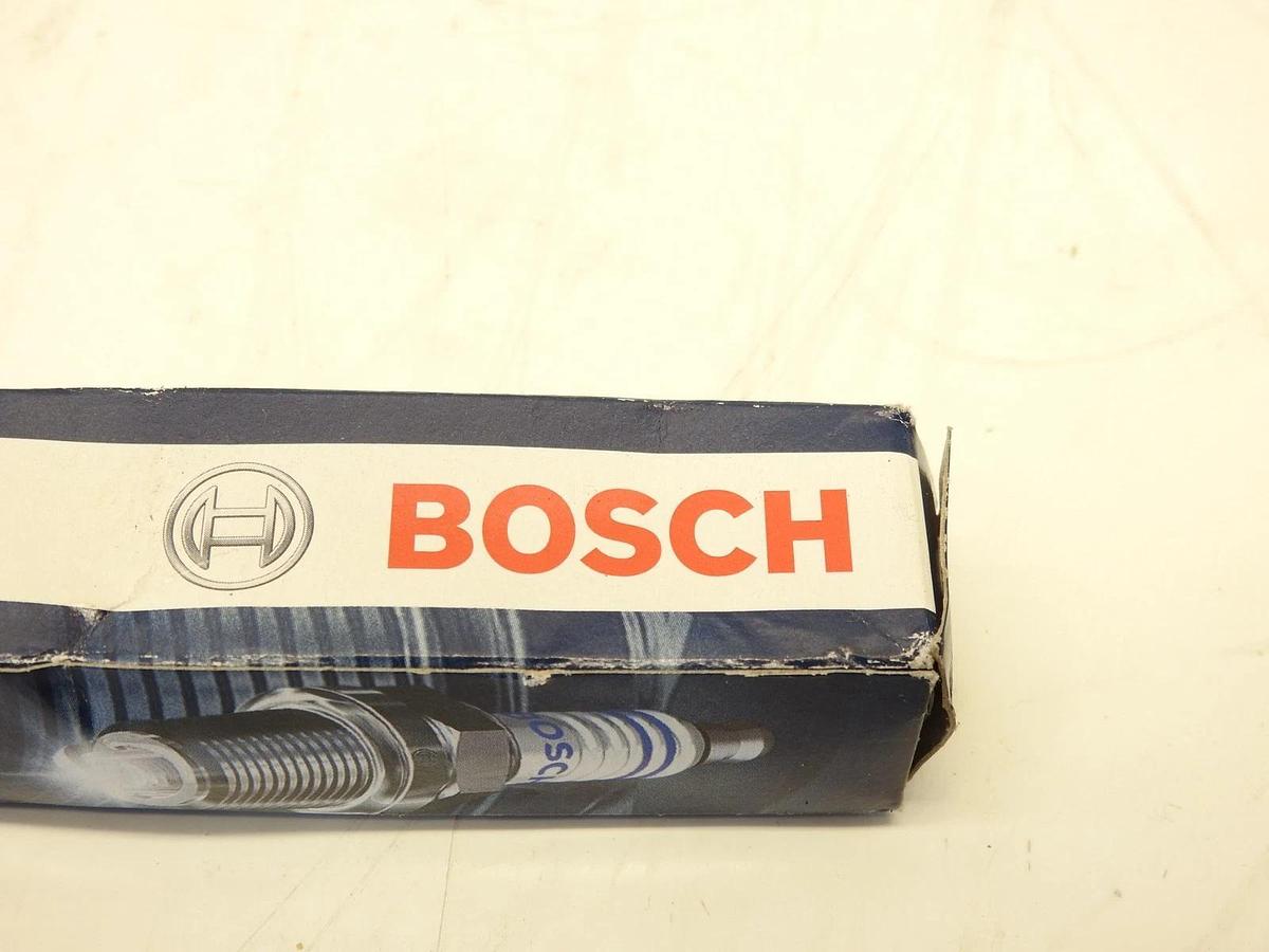 7PK New Genuine Bosch Spark Plugs 8132 for Mercedes-Benz L4 0242140512 YR6NPP332