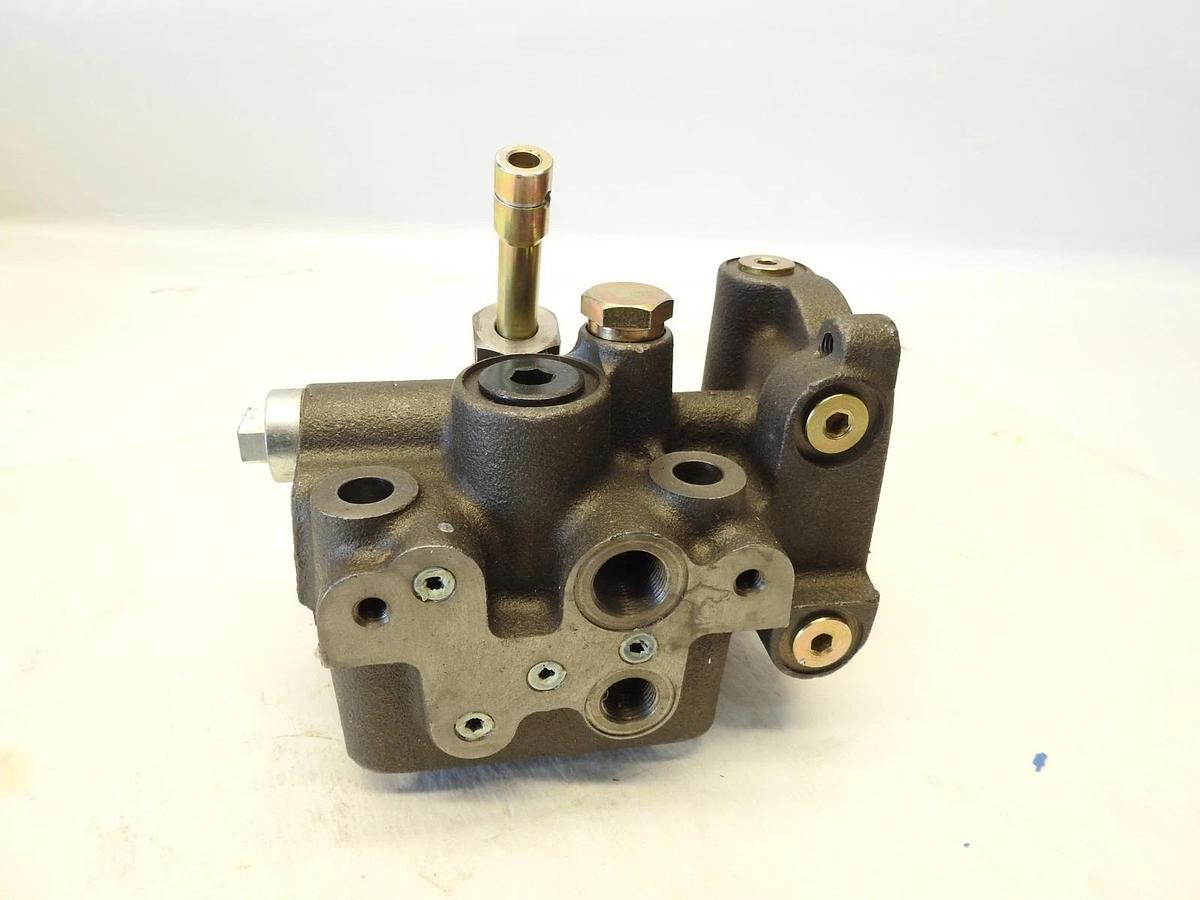New Oem John Deere LVA801073 2305 2210 Compact Tractor Rockshaft Hydraulic Contr