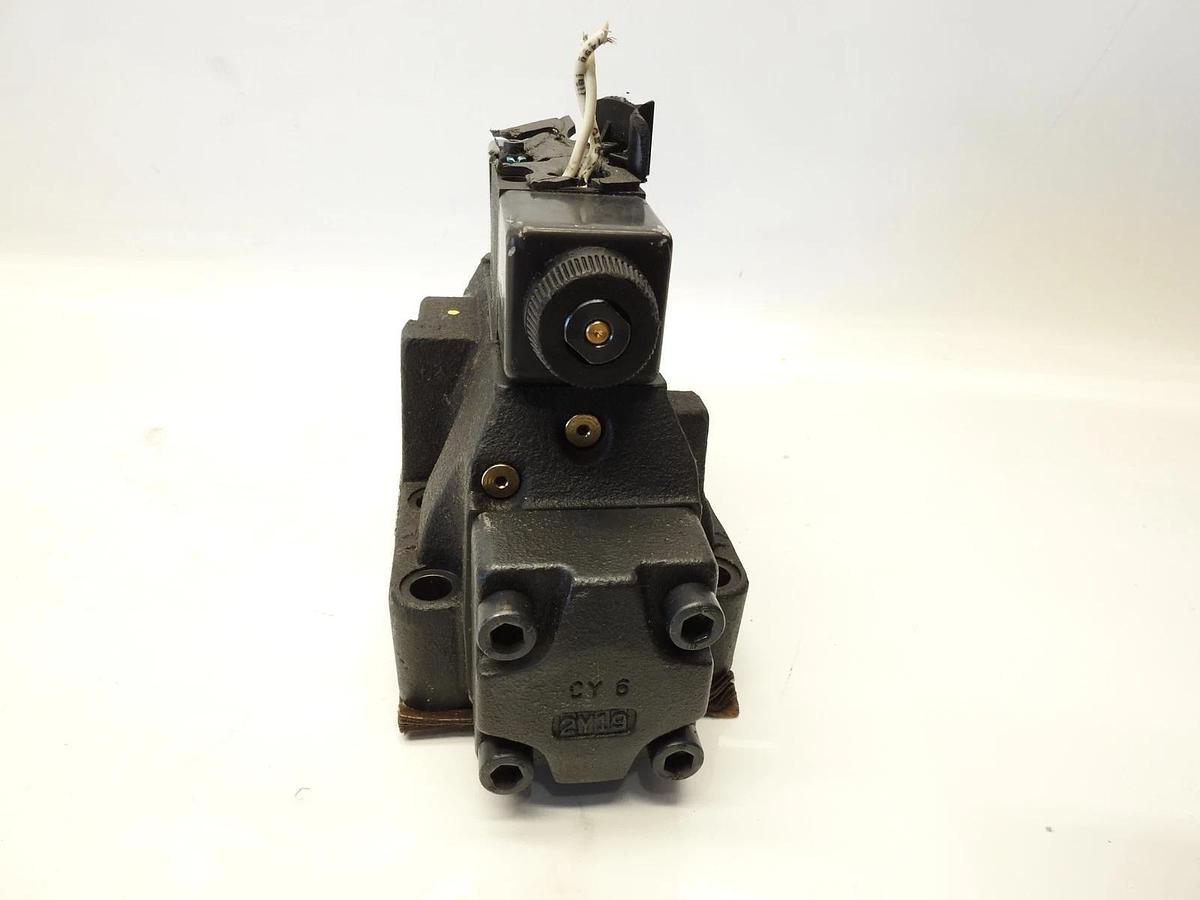 NEW Eaton Vickers DG5V-8-S-2C-M-FW-B-10 Directional Control Valve 02-329124