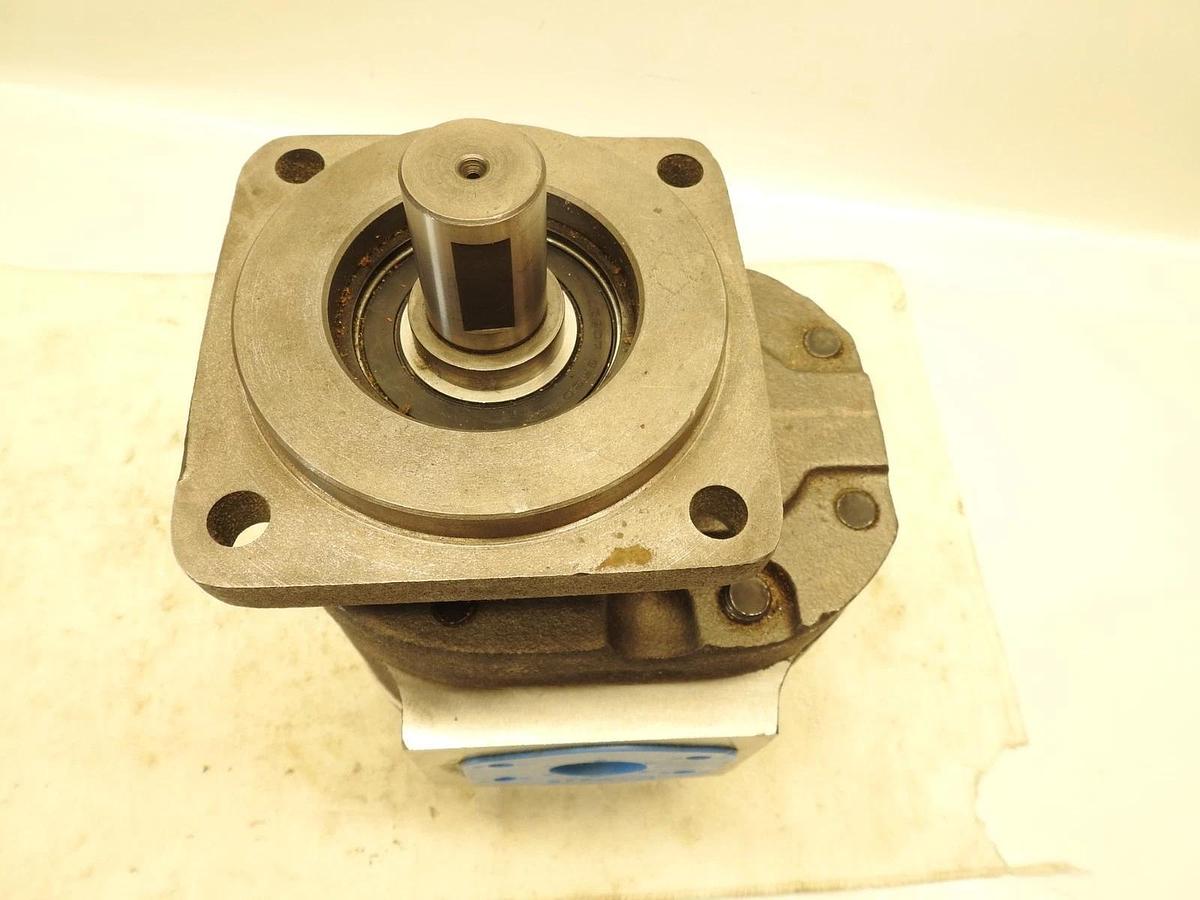 New Hydraulic Motor Keyed Spline 4 bolt Hole