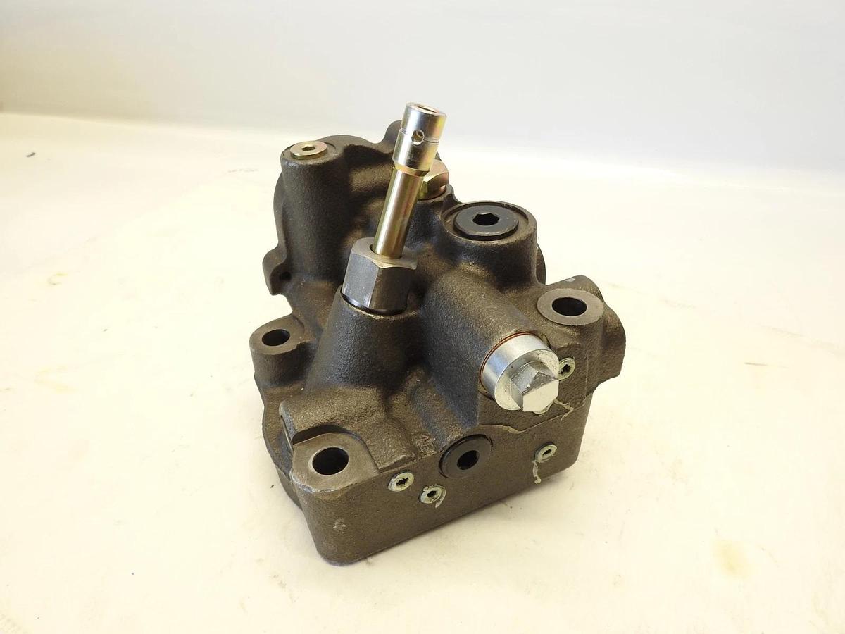 New Oem John Deere LVA801073 2305 2210 Compact Tractor Rockshaft Hydraulic Contr