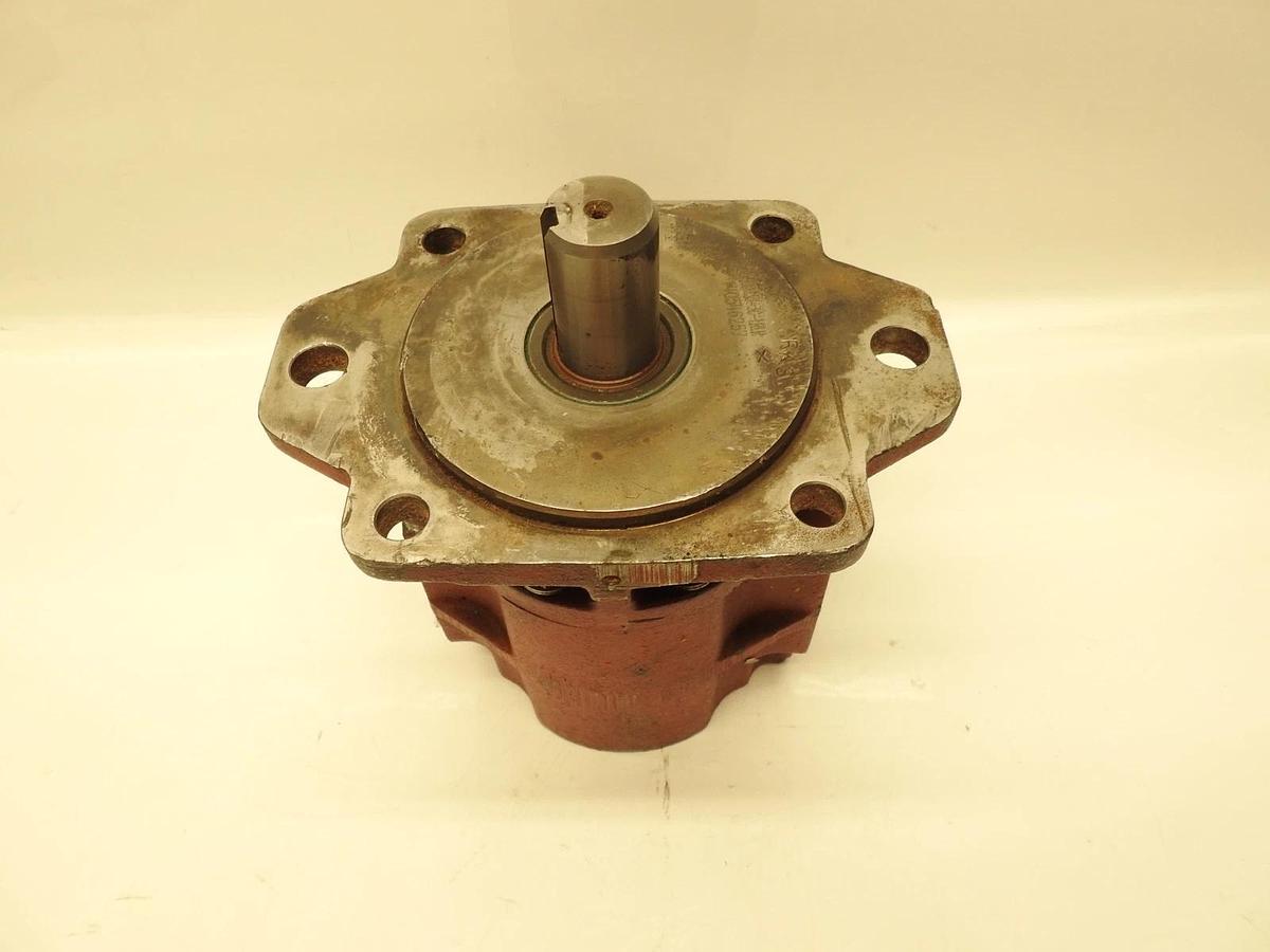 New Geartek 720898 Hydraulic Pump Keyed Shaft