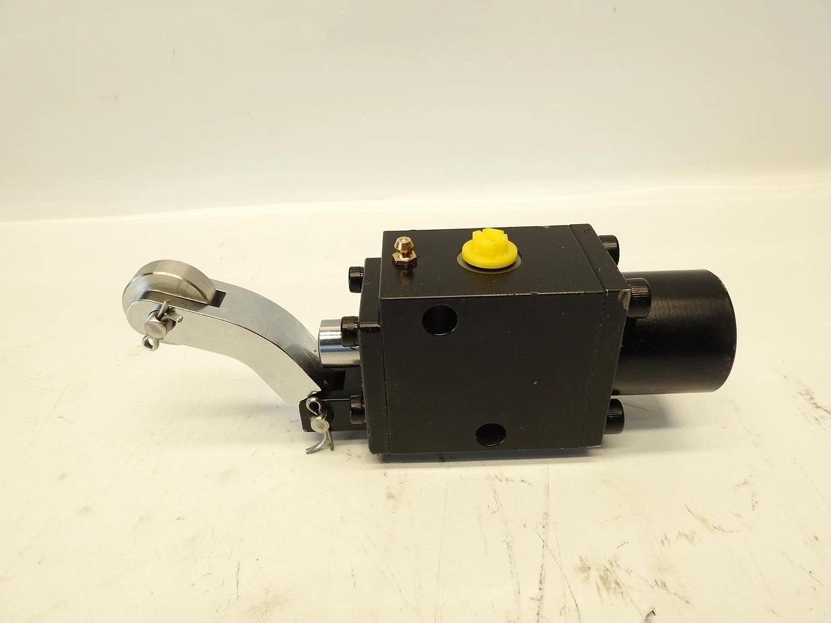 New  TTS Y03-16103-0017 114836 Hydraulic Valve