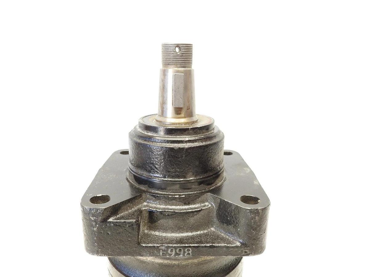 New Oem John Deere TCA26206 Hydraulic Motor Fits: 2500E 2500B 2400 PRECISIONCUT