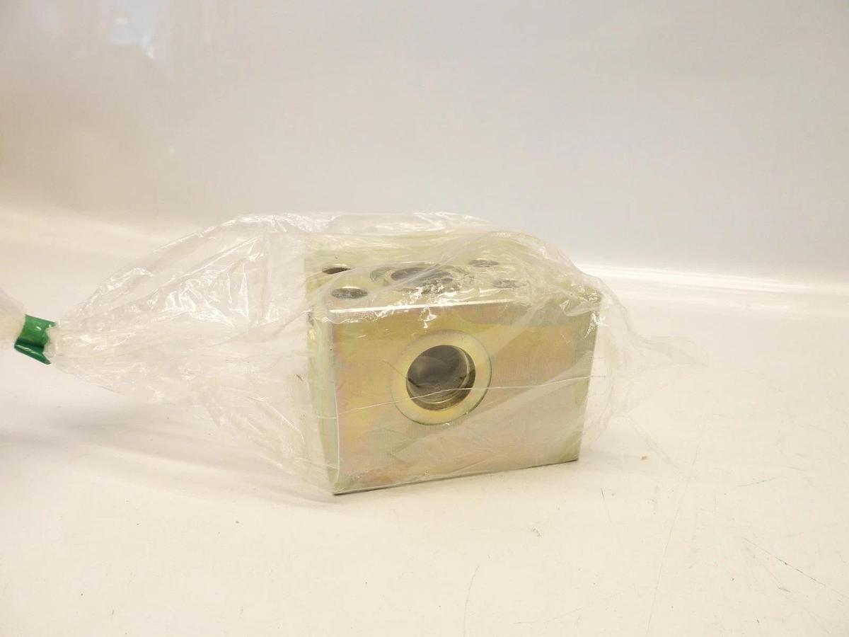 OEM BOBCAT T590 T650 T770 S650 Hydraulic Muffle Manidold 7226207