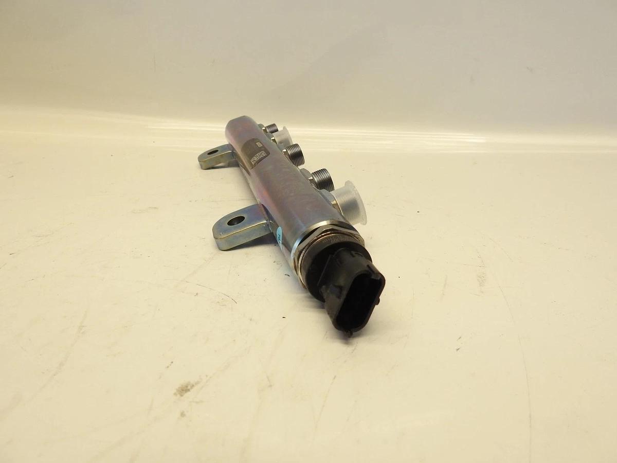 MOPAR 3.0L DIESEL FUEL RAIL 68148329AB RH BOSCH 0445216050 35032008F JEEP DODGE